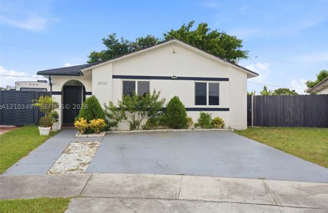20752 SW 121st Ct Gallery 2