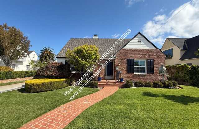 Charming Carriage District Single Story Home Across From Miller Elementary School Gallery 1