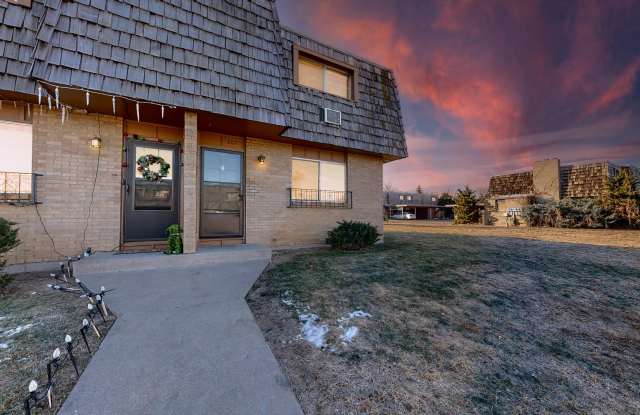 2 Bedroom, 2 Bath Townhome in Greeley ✨ Move-In Special: Get Your First Month at a Discount! ✨ - 807 37th Avenue, Greeley, CO 80634