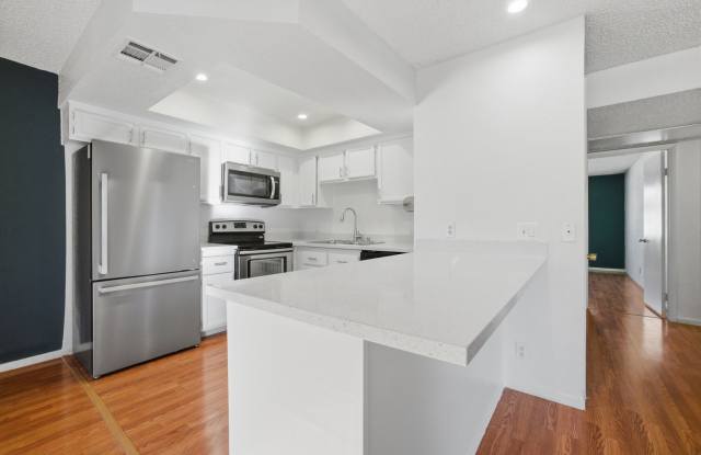 2-Bedroom Condo with Community Pool & Wood-Burning Fireplace Gallery 4