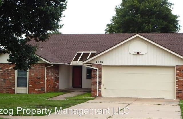 1001 Bradley - 1001 East Bradley Avenue, Ponca City, OK 74601