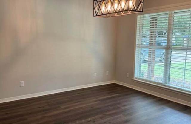 AUGUST PRE-LEASE!  Great 3 Bed/3 Bath Ranch Style Home in Bryan Gallery 3