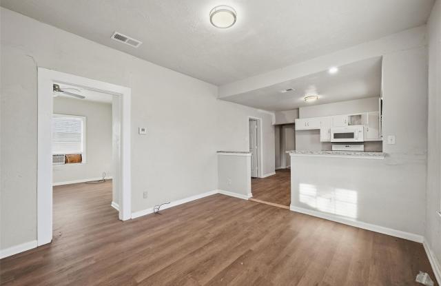 1101 N Harrison Avenue Gallery 2