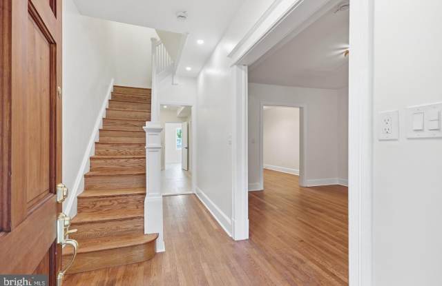 2212 N CAPITOL Street NW Gallery 2