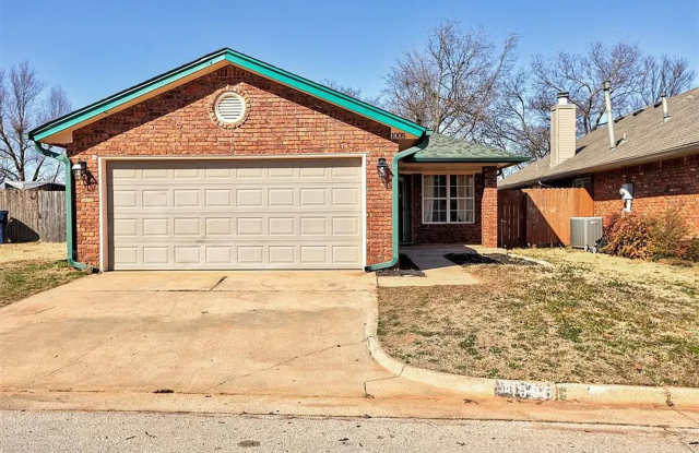 Well-Maintained 3 Bed Home in Edmond | Pet Friendly + Fenced Yard photos photos