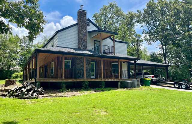 Charming 3-bedroom, 3-bathroom located in Springdale photos photos