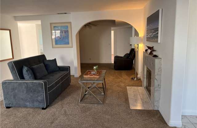 17393 Oak Street Gallery 2
