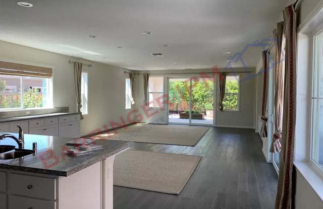 Stunning Ellis Town home - Occupied Please call for Appointment Gallery 4