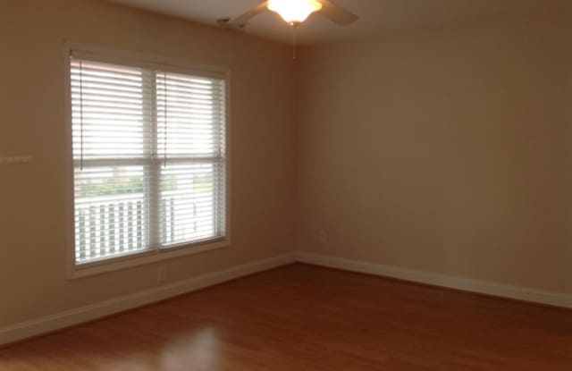 Cute 2 bedroom, 2 bath cottage Gallery 3