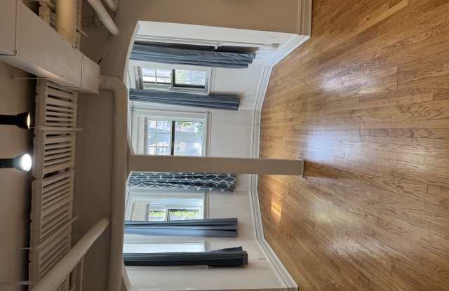 6225 N Kenmore Avenue Gallery 2