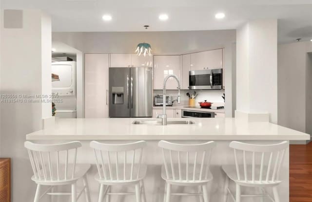 125 Jefferson Ave - 125 Jefferson Avenue, Miami Beach, FL 33139