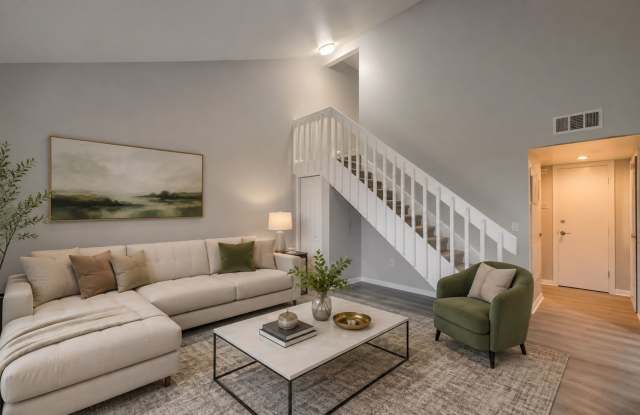 Beautifully Renovated 2BR/2BA Winter Park Townhome – Private Primary Suite & Resort-Style Amenities! Gallery 3