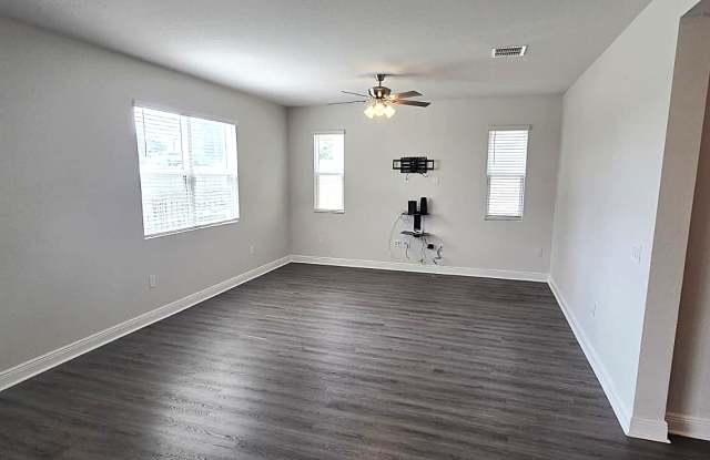 1128 Sugarwood Street Gallery 3