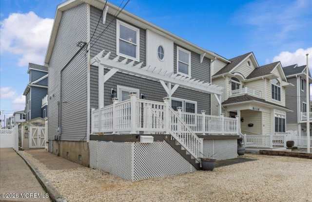 45 Fielder Avenue unit: Weekly photos photos