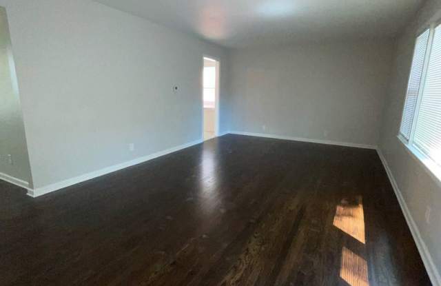1824 E 69th Terrace Gallery 2