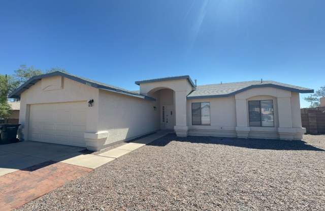 Beautiful 3 Bedroom/2 Bathroom House-available now! - 2051 South Calle Chico, Sierra Vista, AZ 85635