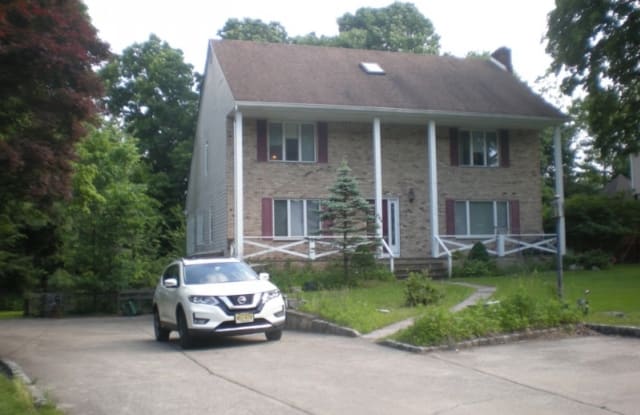 994 PINES TER - 994 Pines Terrace, Franklin Lakes, NJ 07417