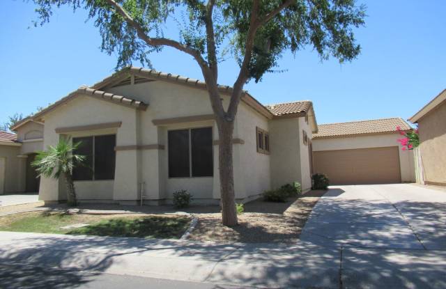 Charming Home in Chandler Gated Community! - 877 East Madeline Drive, Chandler, AZ 85225