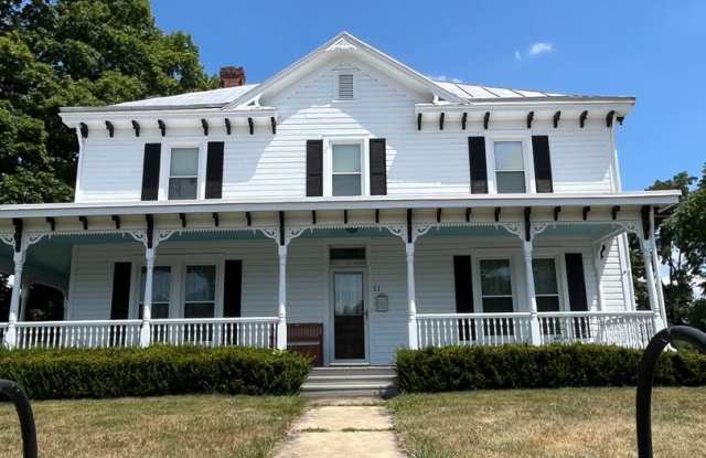 Beautiful 4-bedroom Farmhouse in Raphine! - 11 Shady Lane, Rockbridge County, VA 24472