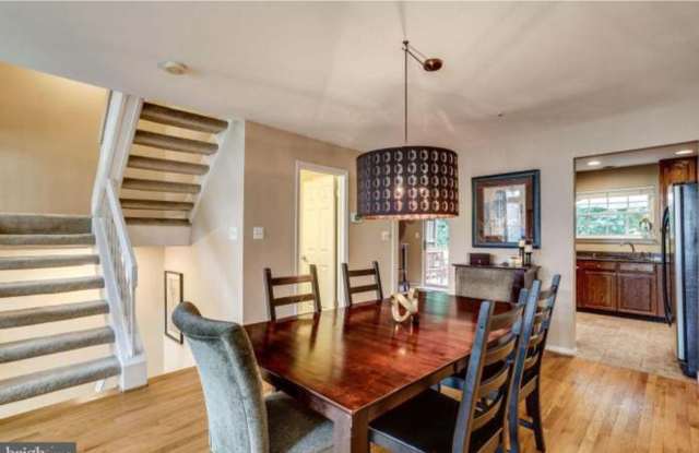 3 Bedroom Townhome in Bowie Estates Gallery 4