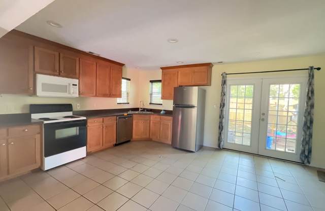 Spacious 3-Bedroom Home with Primary Suite! Gallery 3