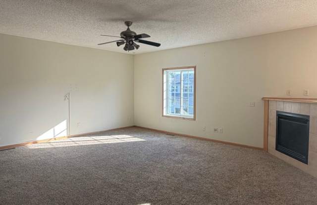 Spacious 2 bedroom townhome available NOW!! Gallery 4