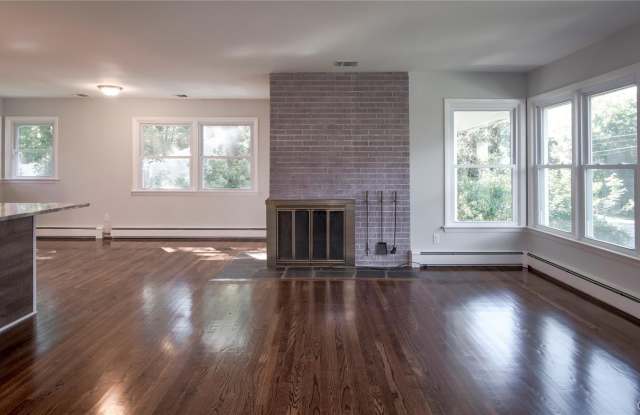 16 Elmwood Drive Gallery 4