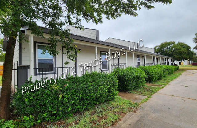 105 N Pecan St - 105 North Pecan Street, Leonard, TX 75452