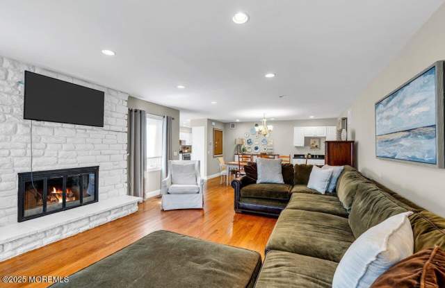 8 Baltimore Boulevard Gallery 3