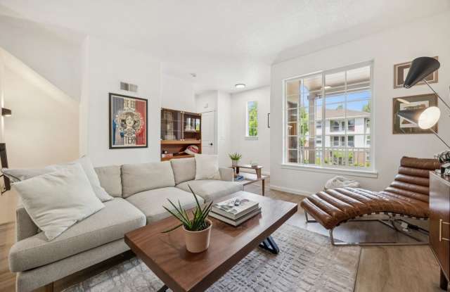 Spacious 3 story townhouse w/ 2 car garage and a Bonus Room 1 MONTH FREE Gallery 3