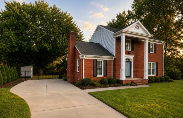 Beautiful Brick Home in White Oak – South Charlotte Gallery 1