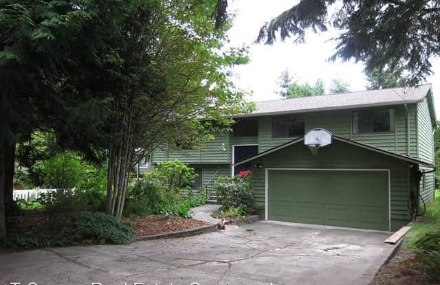 7922 NE 179th Ln - 7922 Northeast 179th Lane, Kenmore, WA 98028