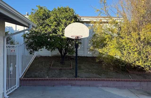 3 Bedroom 2 Bathroom Granada Hills Home (Main House) Great Location! Gallery 3