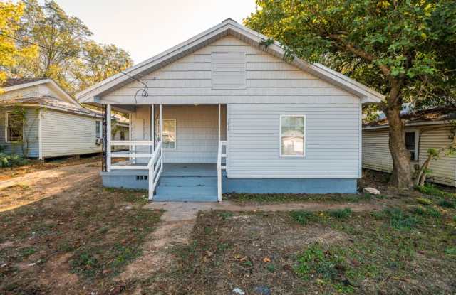 Bessemer Gem! Modern Renovation, Huge Living Room, Great Location - 1015 14th Avenue North, Bessemer, AL 35020