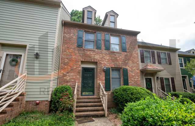 Charming 2BR & 2.5BA Townhome with Dual Primary Suites in Woodstream Glen photos photos