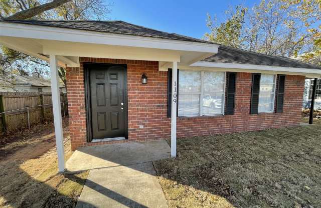 1109 West Arkansas Street Gallery 2