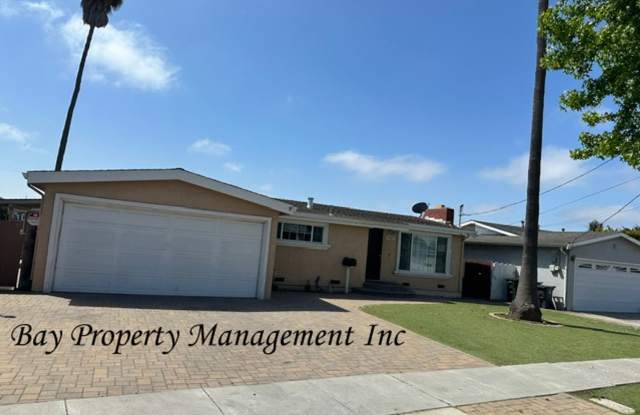 Lovely 3 bedroom 2 bath home with pets considered! photos photos