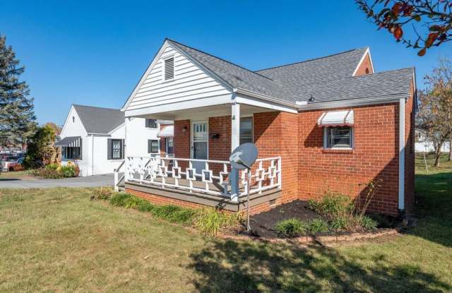 2425 Fort Henry Drive Gallery 3
