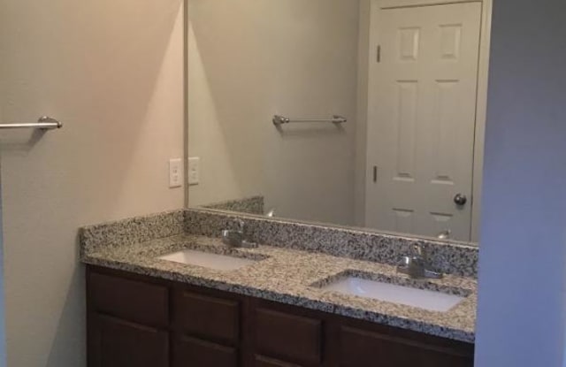 6951 Loris Ln - 6951 Loris Ln, Jacksonville, FL 32222