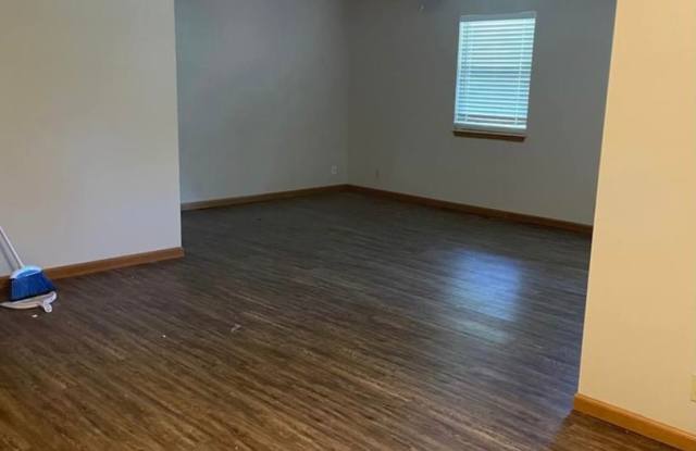 3 BEDROOM 2 BATH HOME IN JOPLIN-$1200 RENT-$1200 DEPOSIT Gallery 4