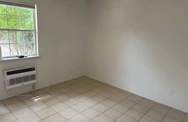 1205 N Oakland Avenue Gallery 2