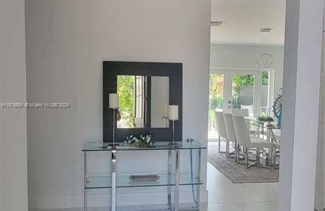 8941 SW 208th Ter Gallery 3