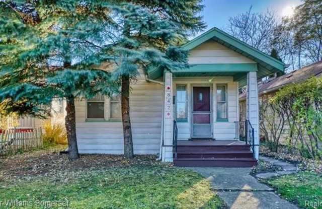 842 E 10 MILE Road Gallery 2