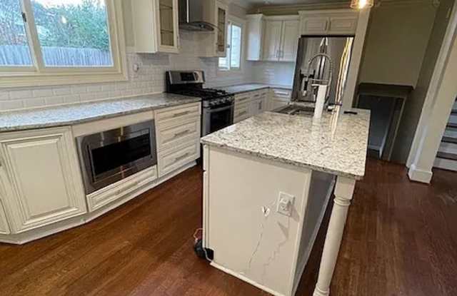 Room in 4 Bedroom Home at Vanderbilt Ln NW photos photos