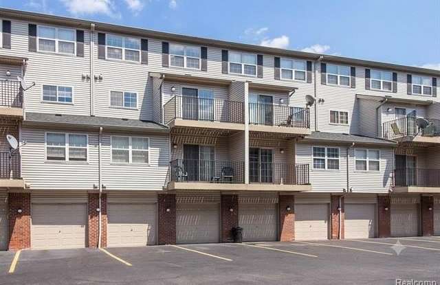 29415 Glen Oaks Boulevard Gallery 2