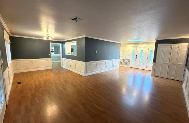 Large Rambler 3 bedroom 3 bathroom plus 2 bonus rooms Gallery 3