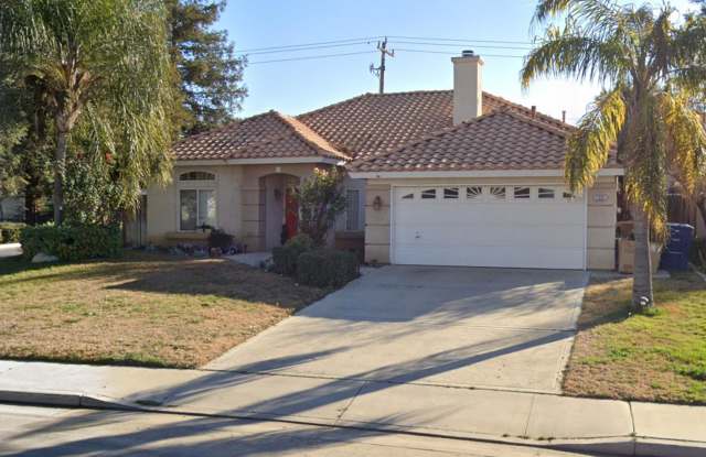Make yourself at home in this delightful Bakersfield Single-family home, with 3 bedrooms + studio and 2 bathrooms - 11001 Mirage Drive, Bakersfield, CA 93311