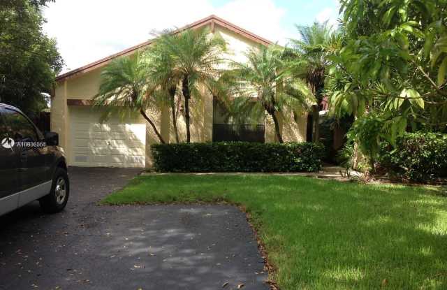 5045 SW 148th Pl - 5045 Southwest 148th Place, Kendall West, FL 33185