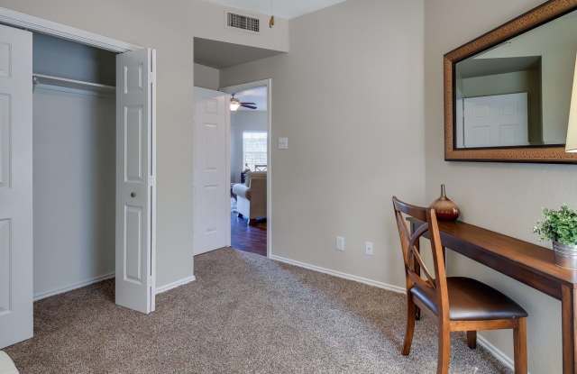 Regal Parc Apartment Homes Gallery 3
