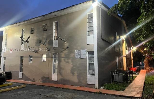 1525 NW 19th Ter Gallery 2